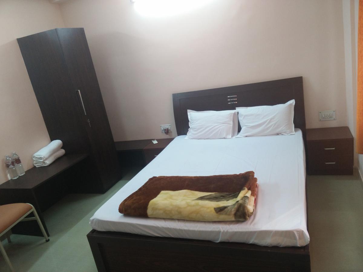 The Majestic Suites Kolkata Room photo